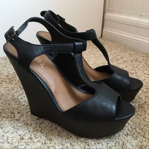 Black wedges